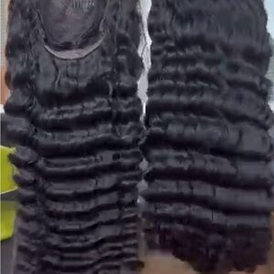 Luxurious Black Wavy Hair Extensions